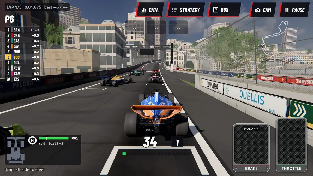 Apex GP gameplay: chasing a rival car through a street circuit